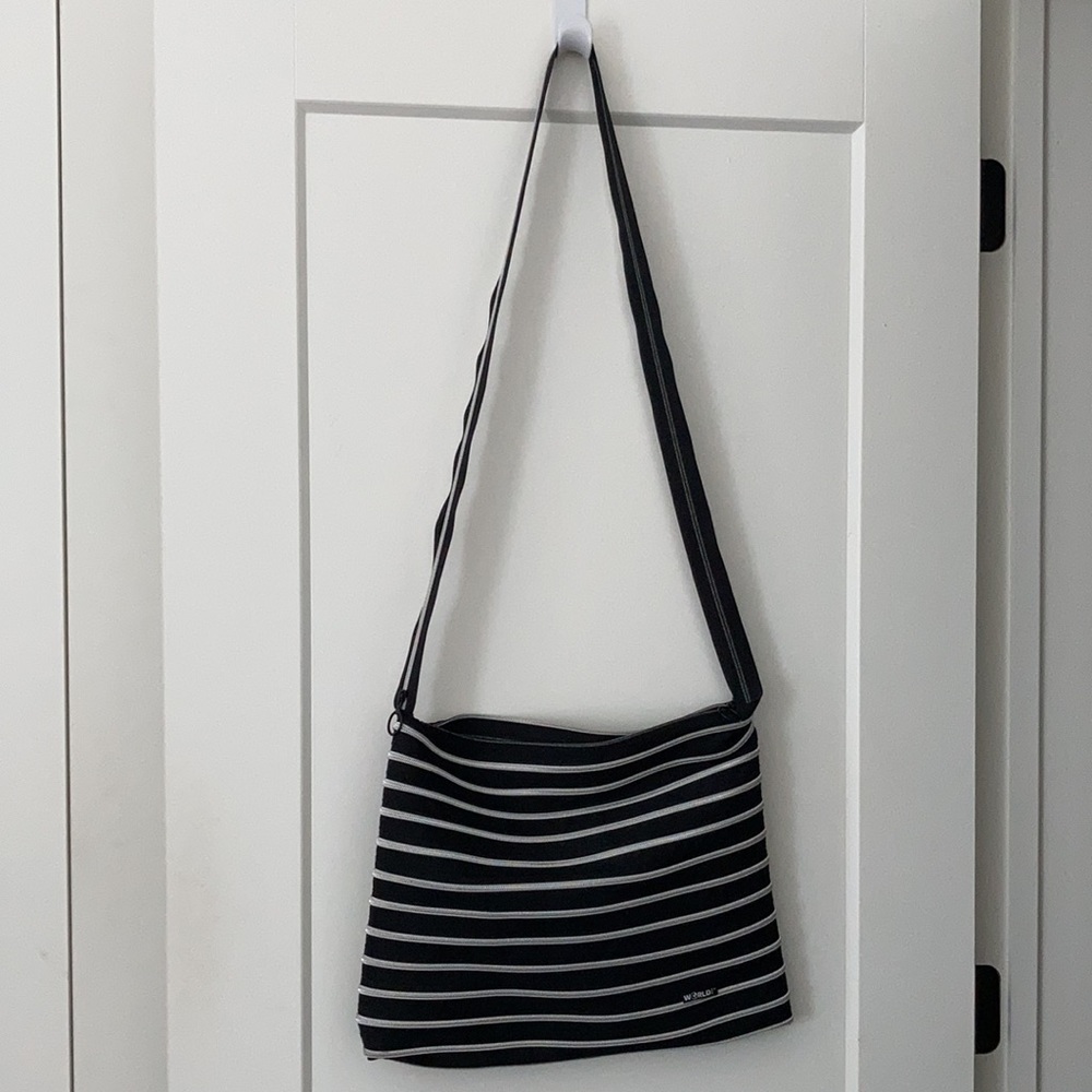 Crossbody Zip bag…. one zipper creates the bag! - Picture 2 of 3
